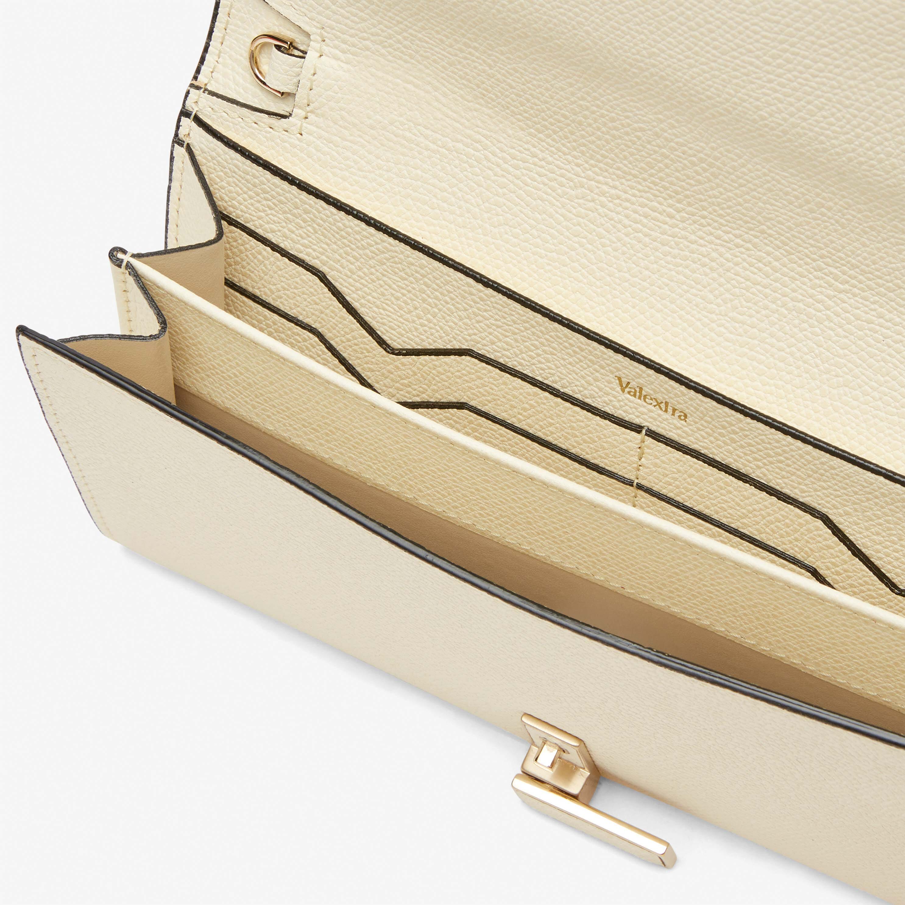 CONTINENTAL WALLET 6CC 4CC REMOVABLE WITH CHAIN ISIDE CALF LEATHER VS LIGHT GOLD,WW,gallery