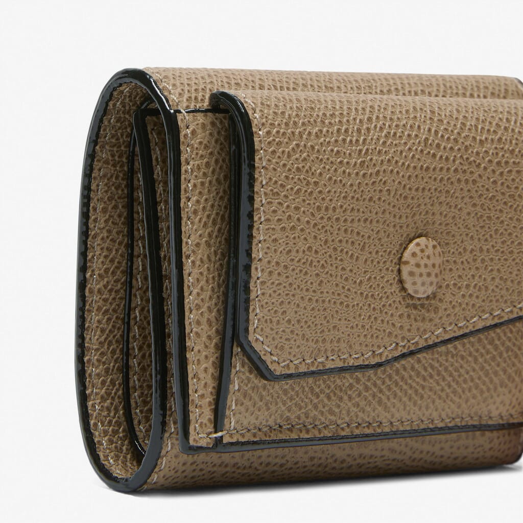 Oyster Brown Leather Bifold elegant wallet