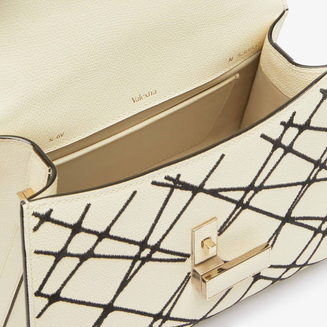 Iside Embroidery Weave top handle mini bag - Pergamena White/Black - Vitello VS-Ricamo Griglia - Valextra - 2