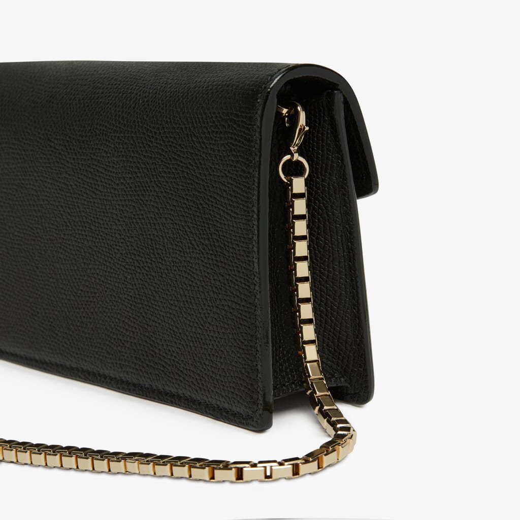 Black Leather elegant purse with gold strap | Valextra Iside