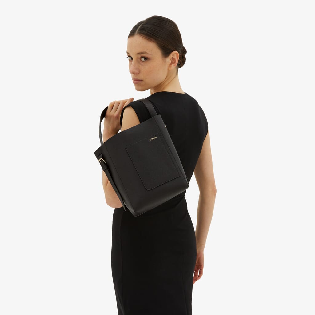 Valextra Avietta: Black Leather Medium business bag